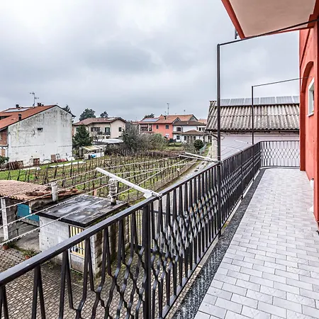 Vacation Nonno Costa アパート Fara Novarese